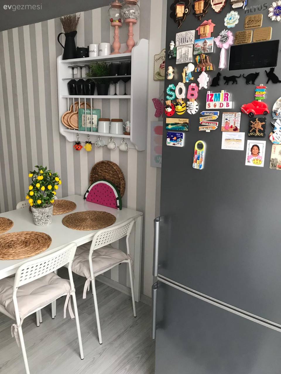 Hastane Odası Gibi Dekorlara İnat Bir İstanbul Evi!