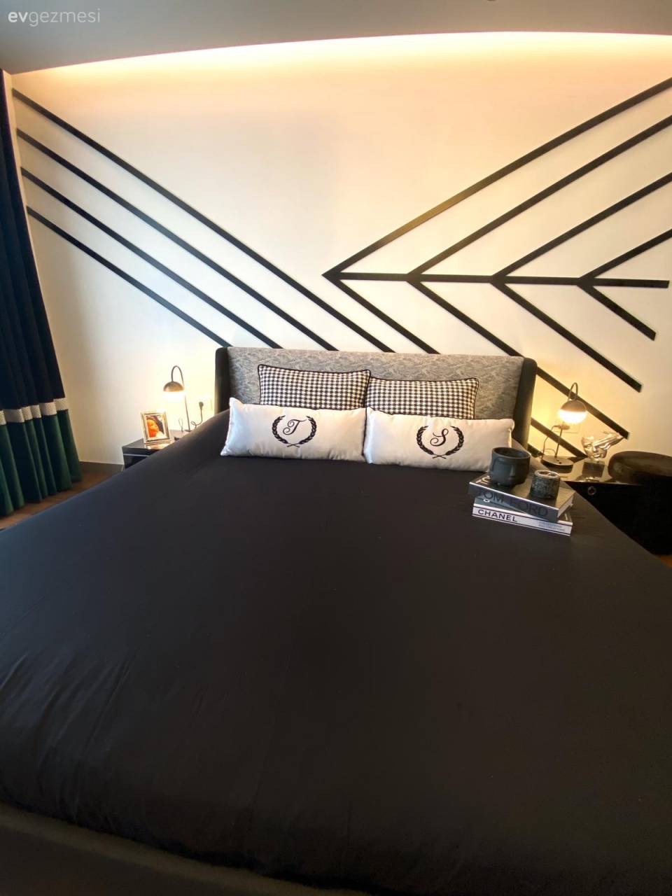 Ev Gezmesi: İzmir'den Siyahları Çok Seven İddialı Bir Ev