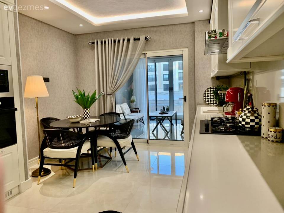 Bu Balıkesir Evinin Karamsarlığa Tahammülü Yok!