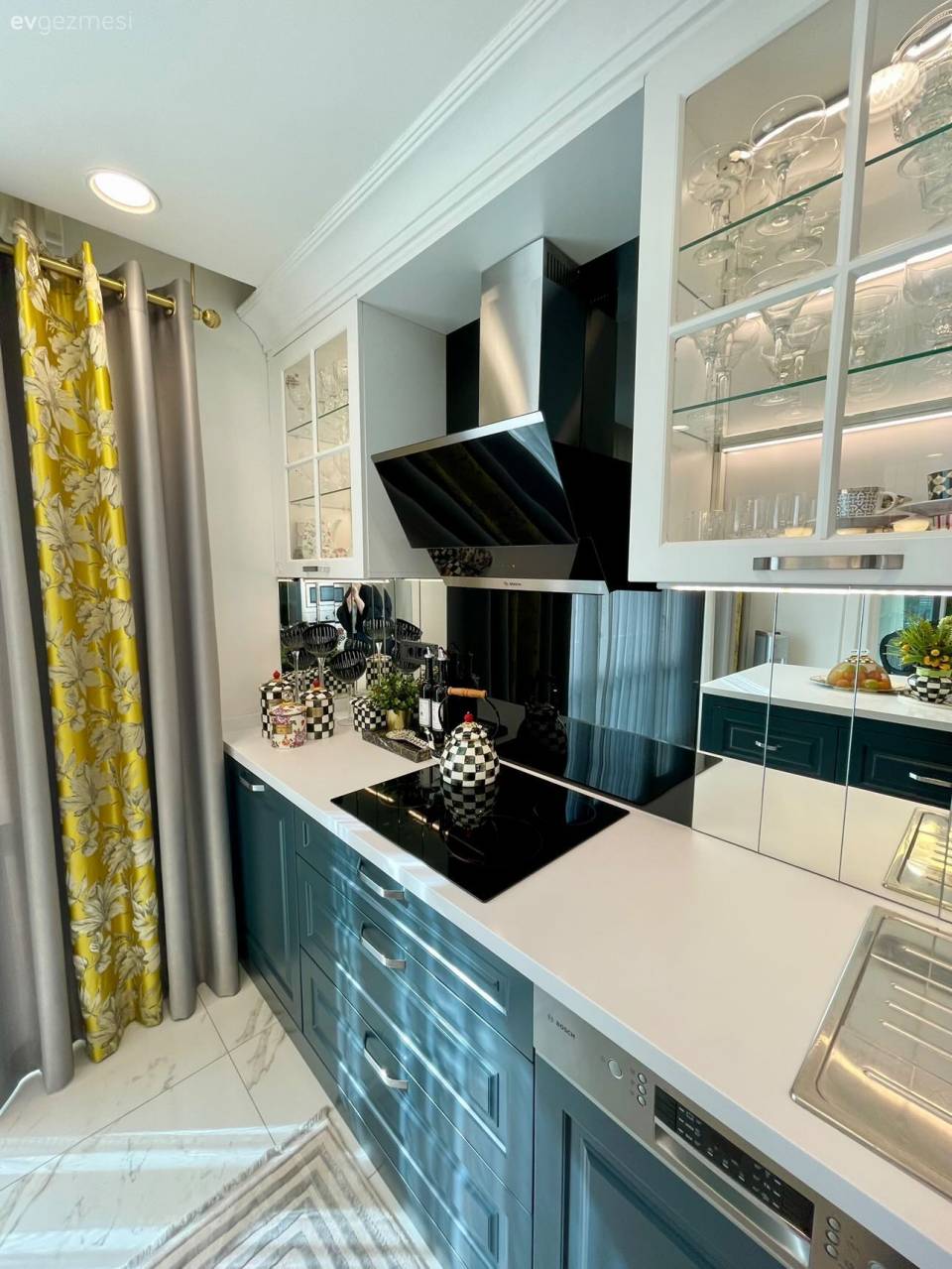 Bu İstanbul Mutfağında Modern Stil Antika Parçalarla Yorumlanmış!