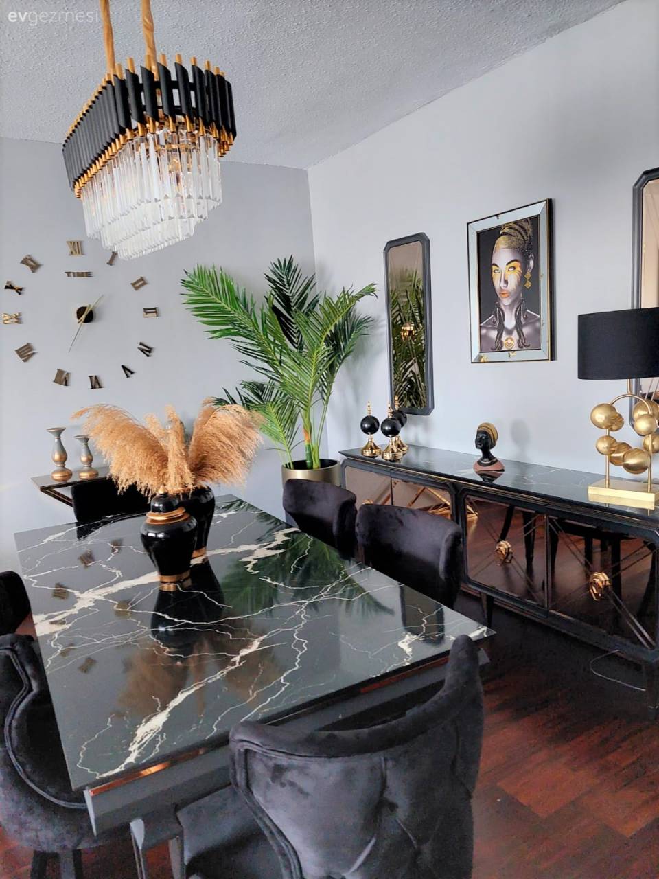 Bu İstanbul Evinde Uyumlu Renkler Işıltılarla Hareket Kazanmış