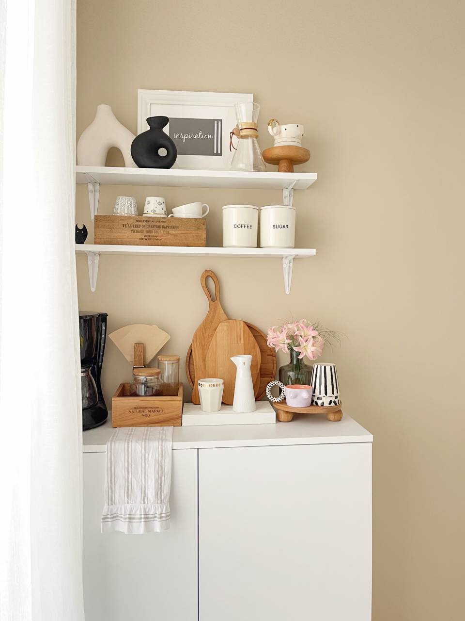 Bu Minimal Evde Beyazın Yeri Tüm Renklerden Ayrı!