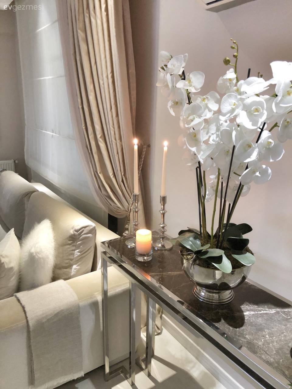 Ev Gezmesi: Nötr Renklerin Ferahlığına Sıcaklığı Da İliştiren Bir Dekor