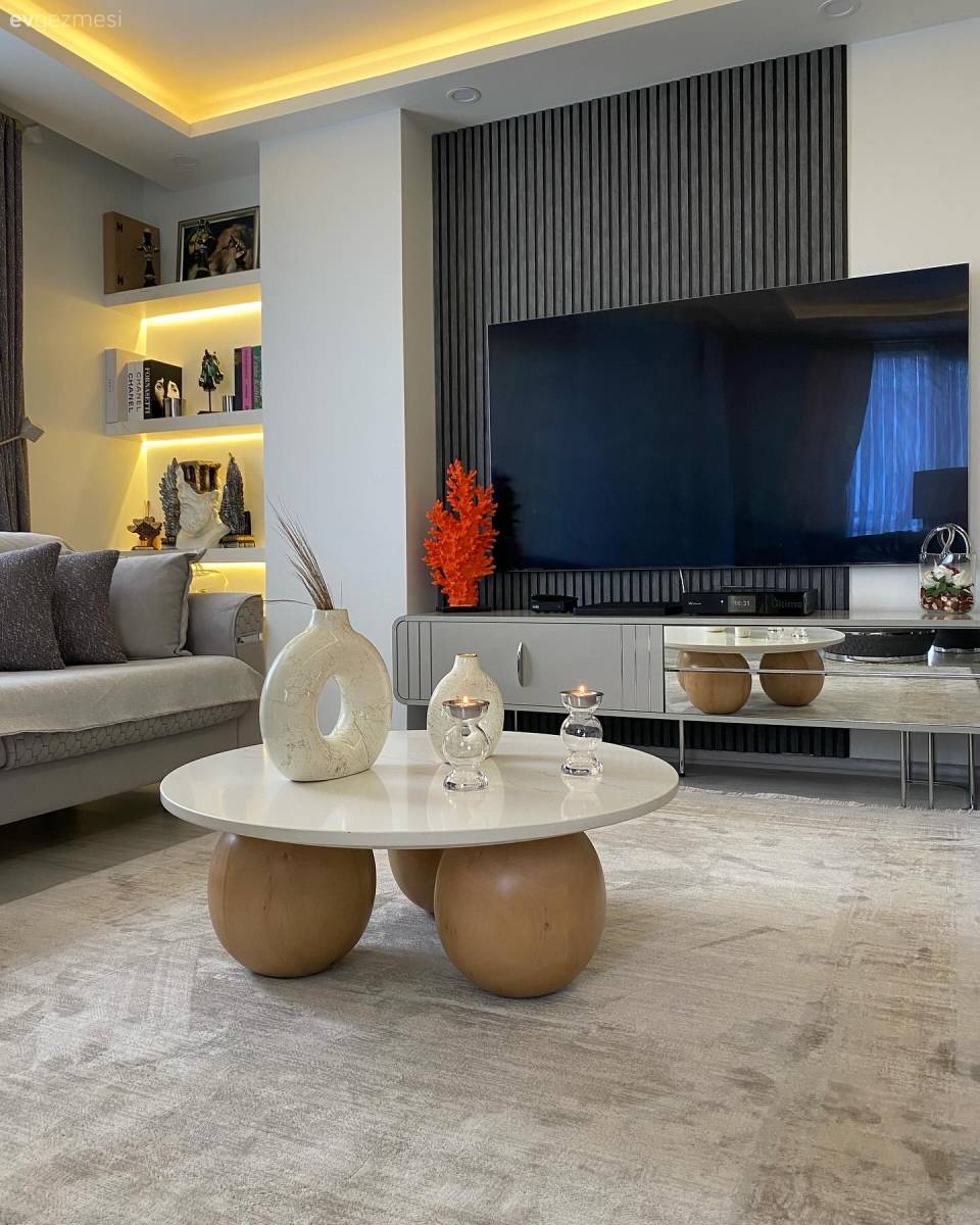 İstanbul'daki İki Katlı Bu Evde Duvarlar Odak Noktası