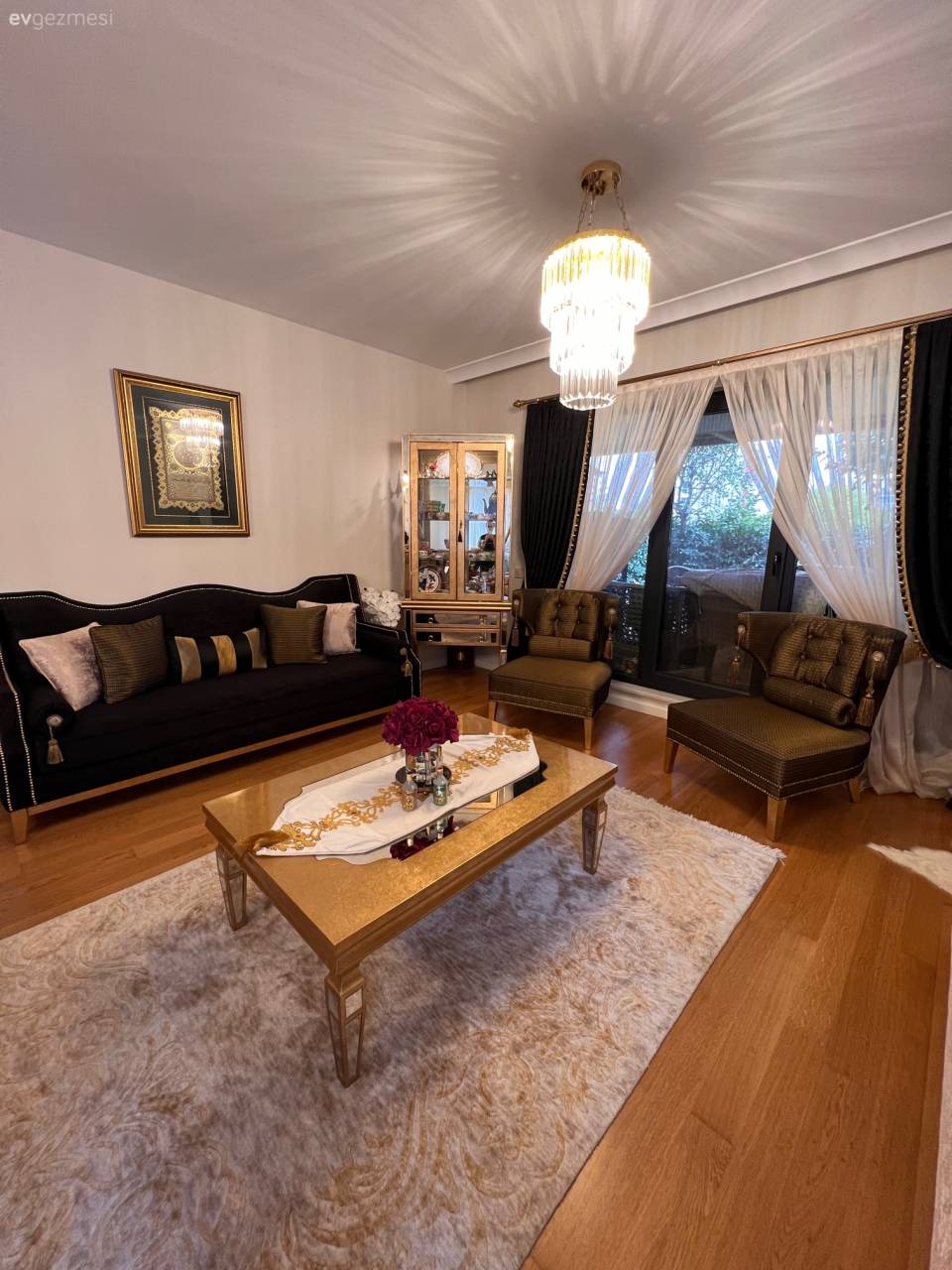 Bu Sofistike Evde Klasik Stil Referans Alınmış!