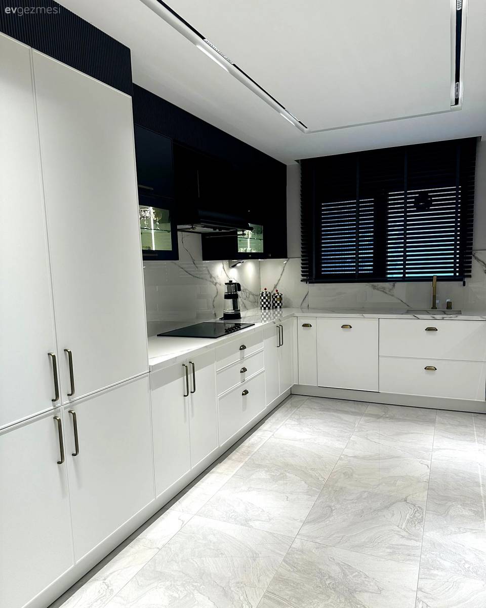 U-Tipi Bu Mutfağın Bir Yanı Hazırlık Diğer Yanı Kahve Köşesi!