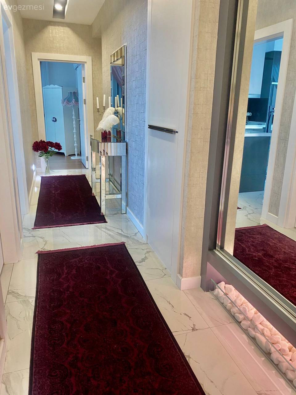 Ev Gezmesi: Uyum Formülünü Zıtlıklarla Oluşturan Bir İzmir Evi