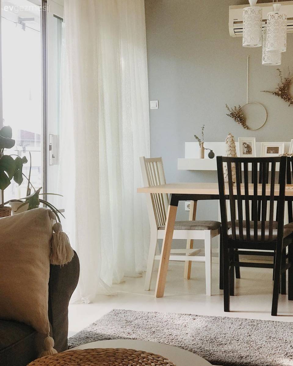 Nil Yeşili ve Beyaz Uyumu: Serin Esintiler Hissettiren Bir Dekor