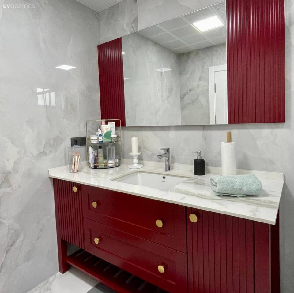 İki Banyosuyla Karşımıza Çıkan Bu Ev Dikkat Çekmede Başarılı