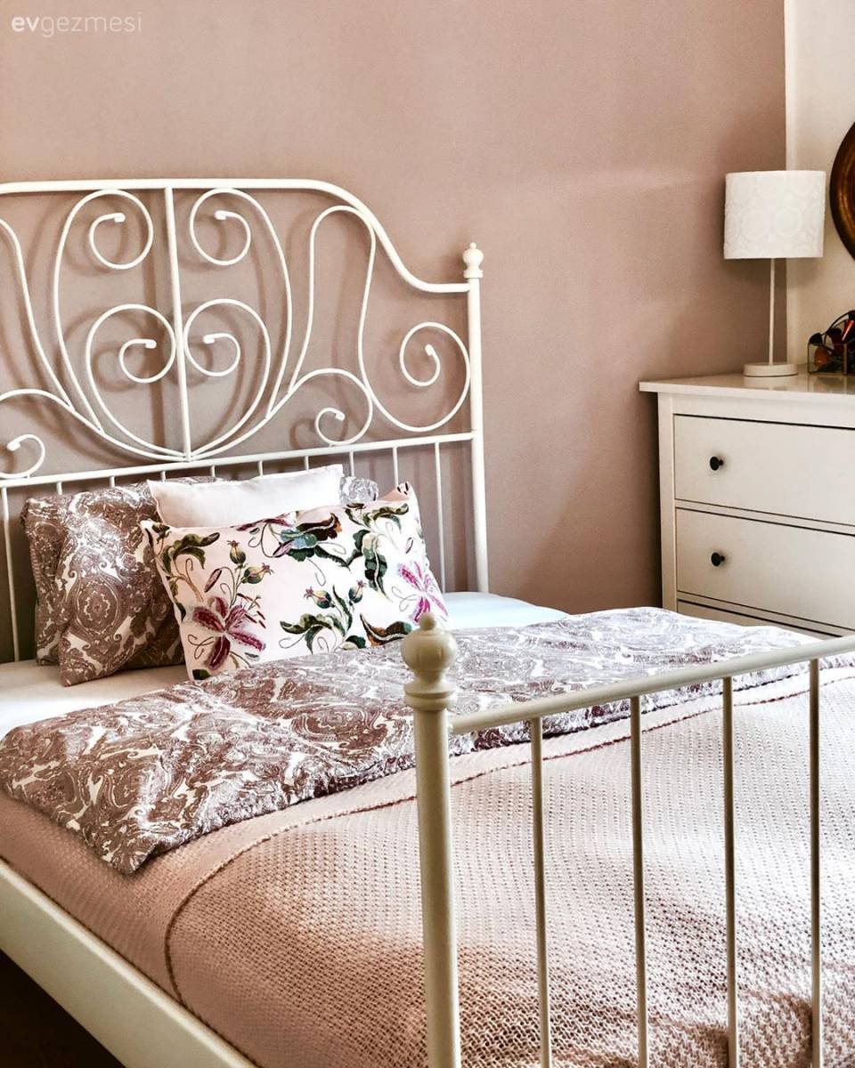 Bu Tatlı Evin Hem Bahçesinde Hem De İçinde Mevsim Hep Bahar