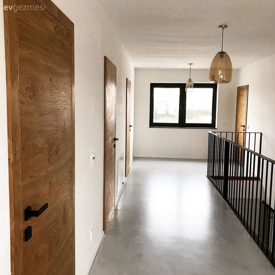 Renkleri Ciddi, Materyalleri Samimi: Endüstriyel Bir Dekor