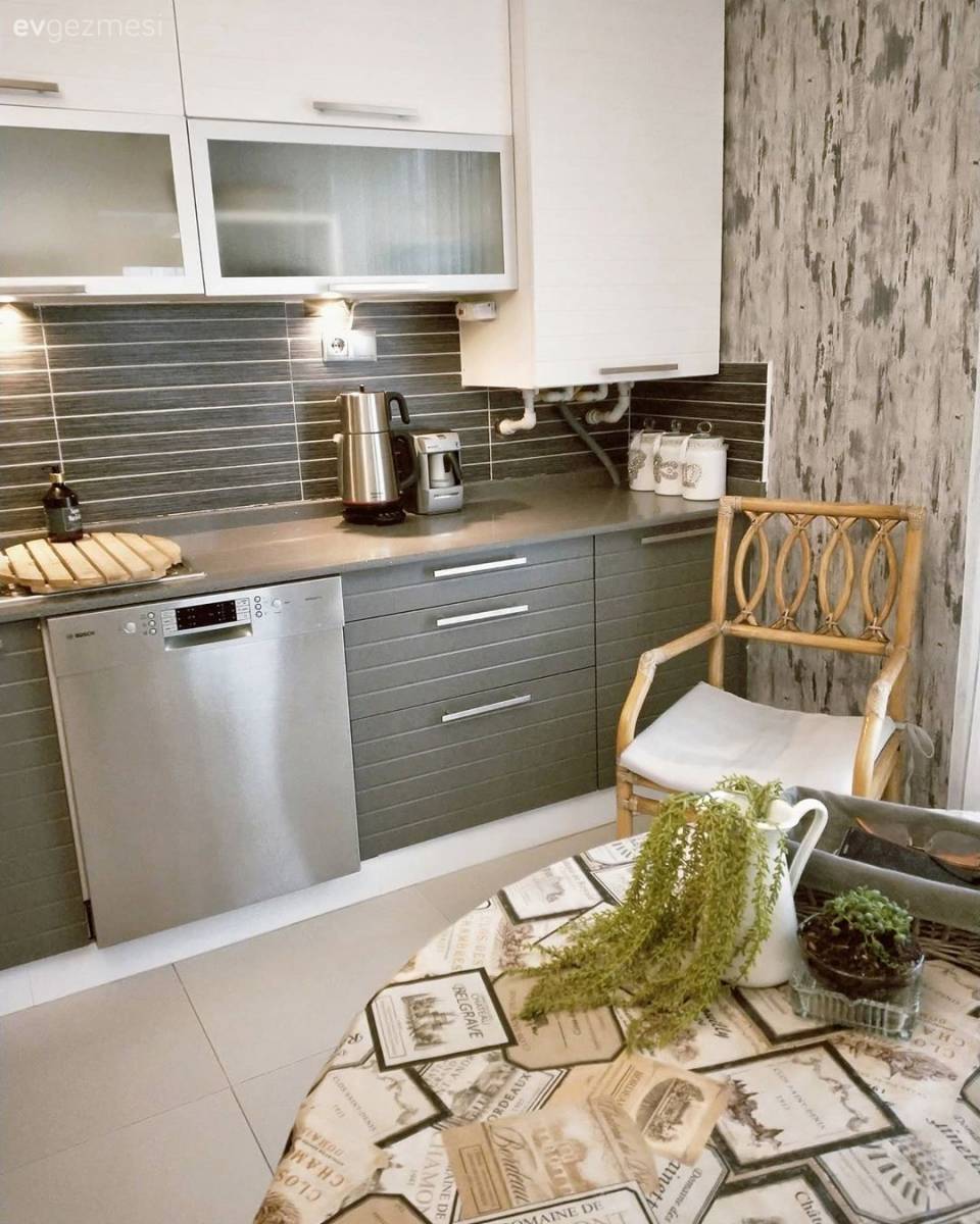 Ev Gezmesi: Sina Hanım'ın Göz Alıcı  Modern Mutfağı