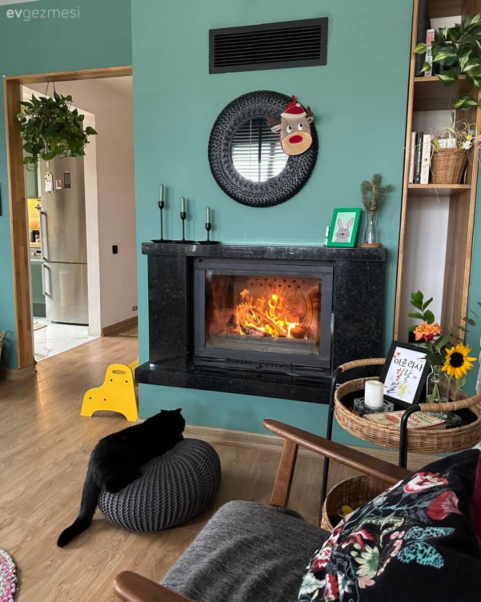 Öğrencilikten Aile Evine: Pencere Dışında Her Şeyi Değişen İstanbul Evi