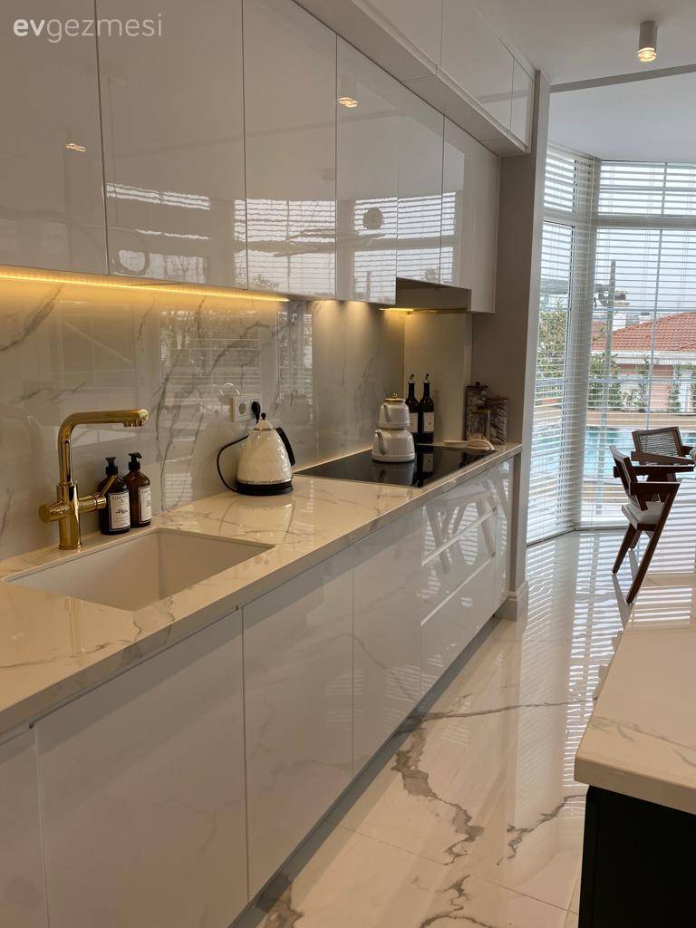 Bu Dubleks Evde Özel Yapım Tasarımlar Dekorun Albenisi Arttırmış