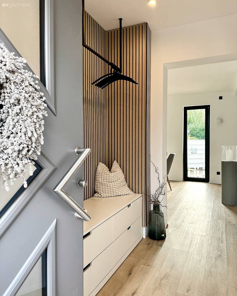 Bu Yüksek Tavanlı Evde Modern Stil Oldukça Belirgin!