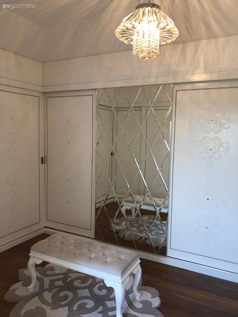 Klasik Şıklığın Asil Tasarımlarla Buluştuğu Dubleks Bir Daire-II