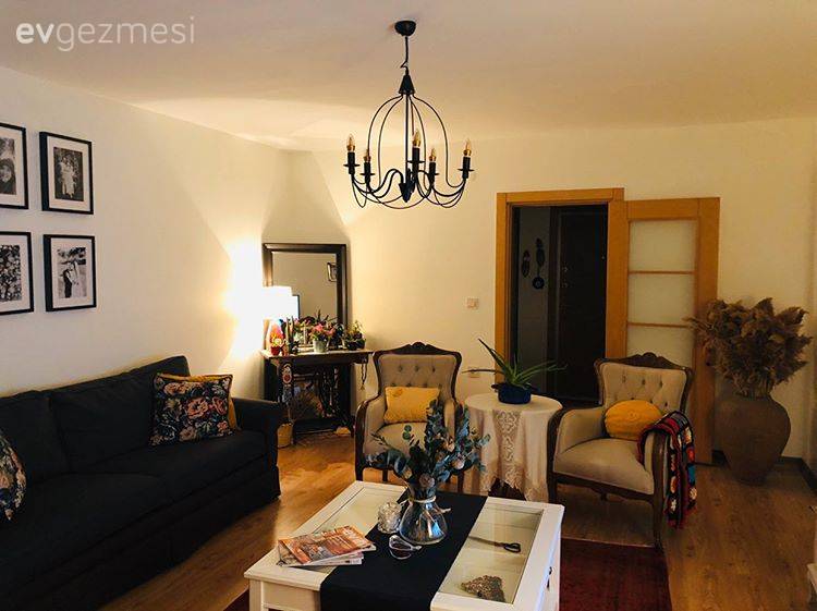 Bu Renkli Evde Eski Parçalara Her Zaman Yer Var!