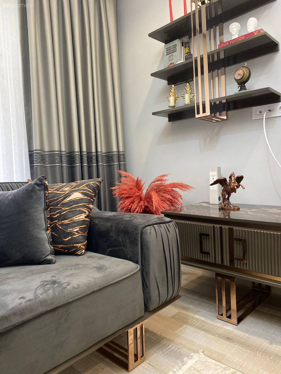 Bu İzmir Evinde Konfor ve Uyum Her Odada Hakim!