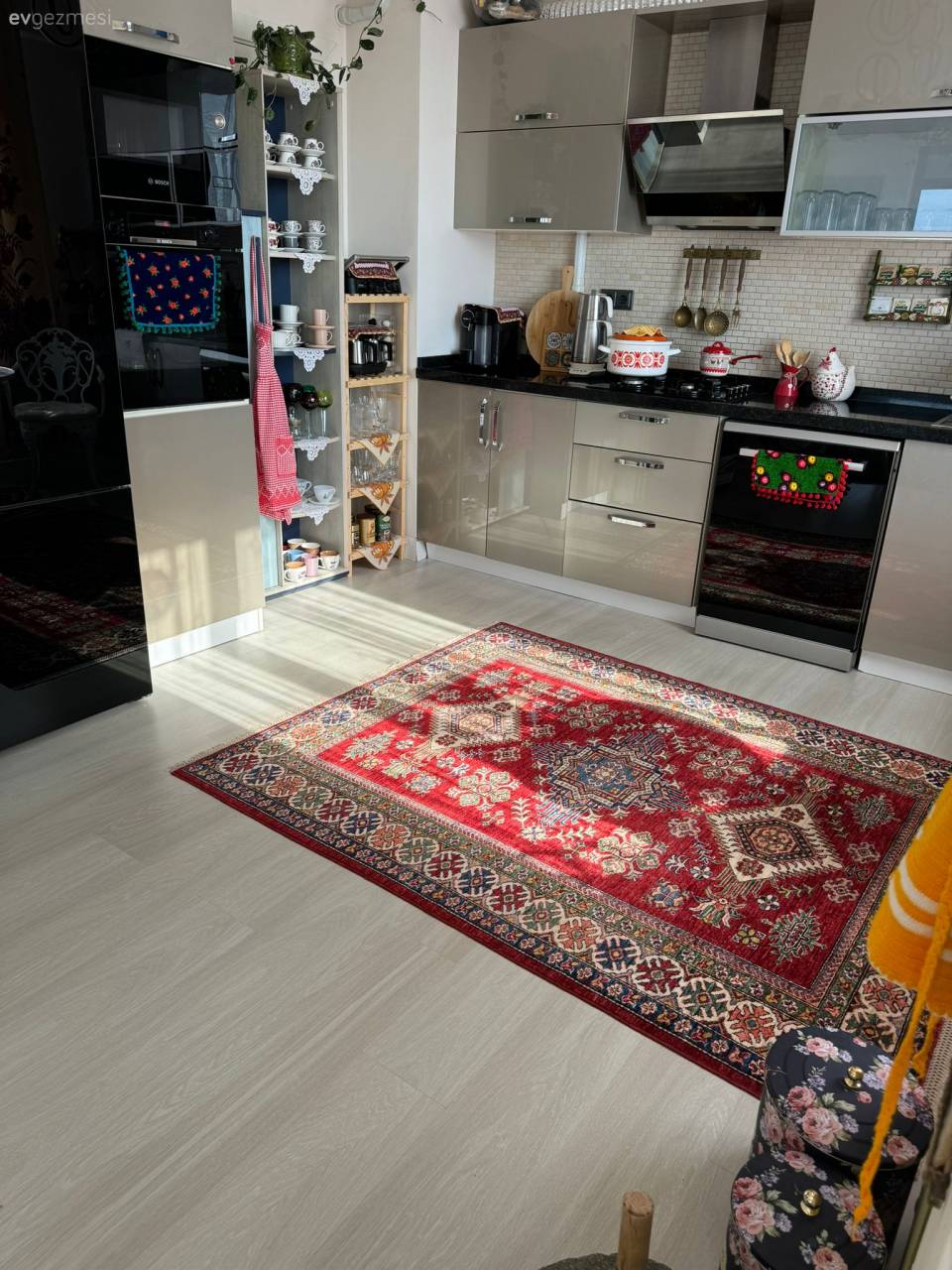 Halıdan Perdeye Her Detayıyla Geçmişe Yolculuk Yapan Bir Trabzon Evi!