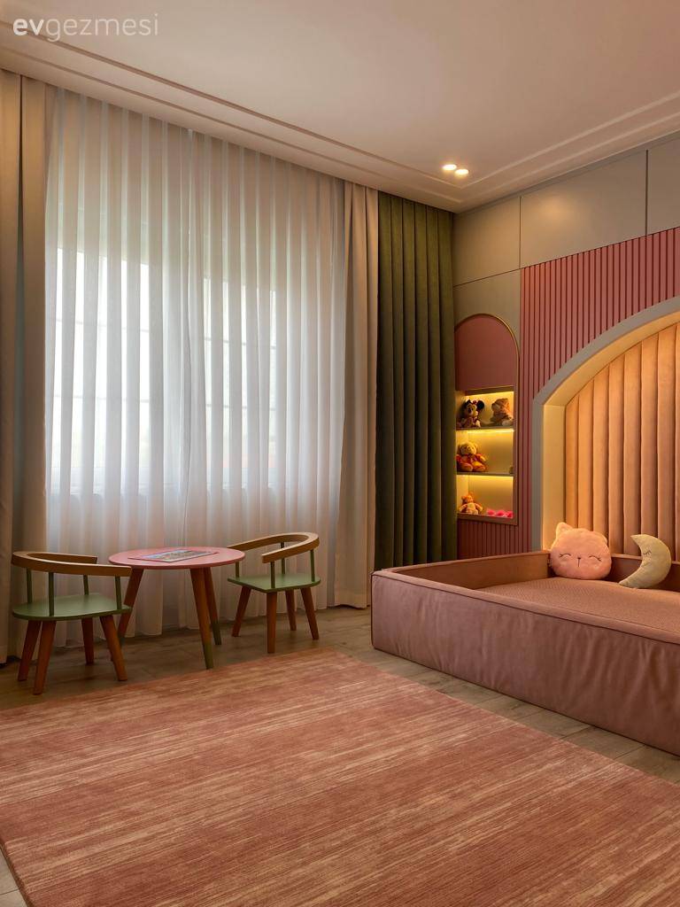 Bu Dubleks Evde Özel Yapım Tasarımlar Dekorun Albenisi Arttırmış