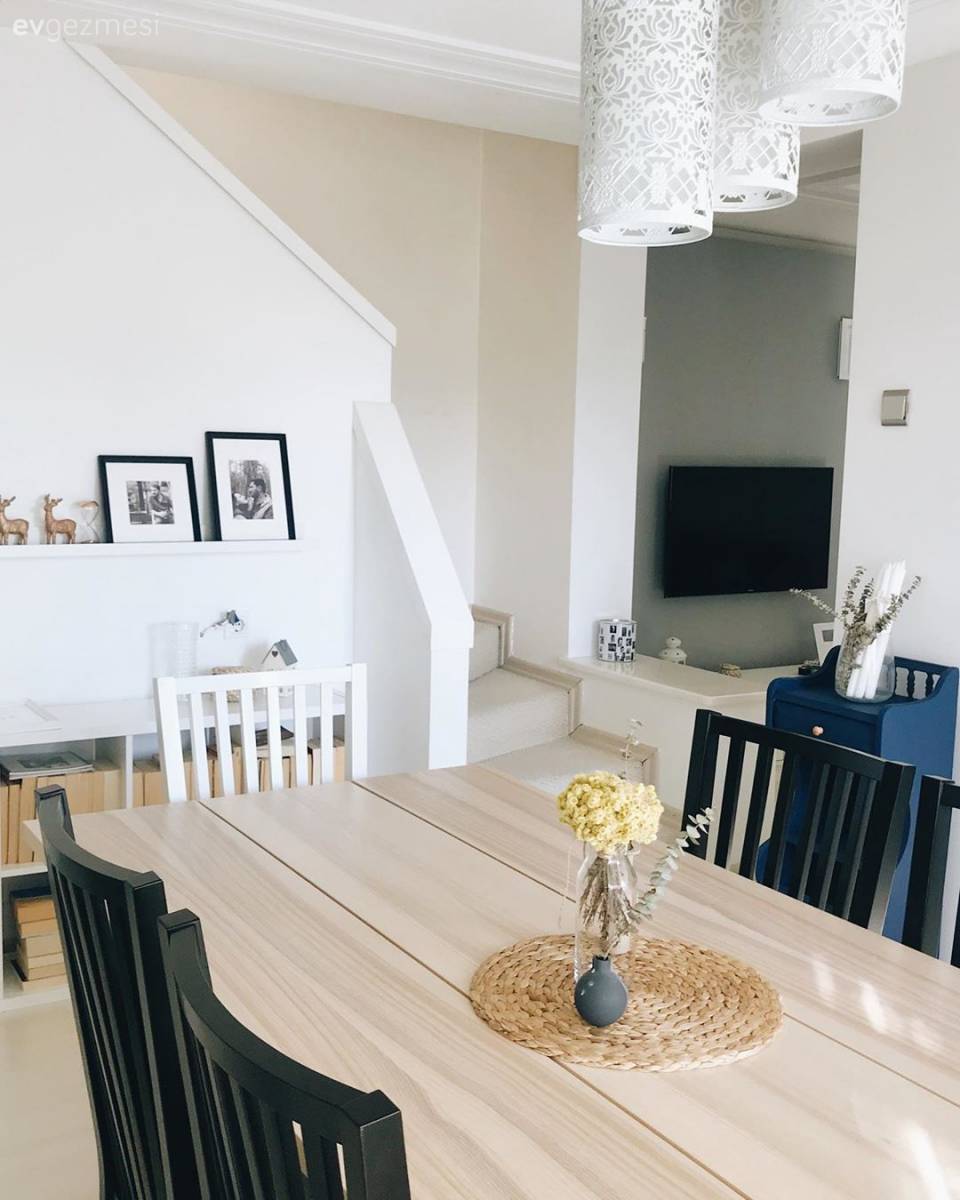 Nil Yeşili ve Beyaz Uyumu: Serin Esintiler Hissettiren Bir Dekor