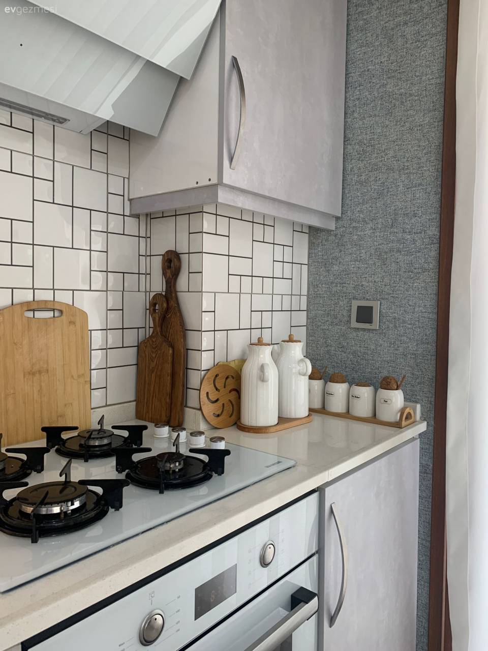 Bu İzmir Evinde Sadelik, Konfor ve Sıcaklık Dengesi Tam Ayarında!