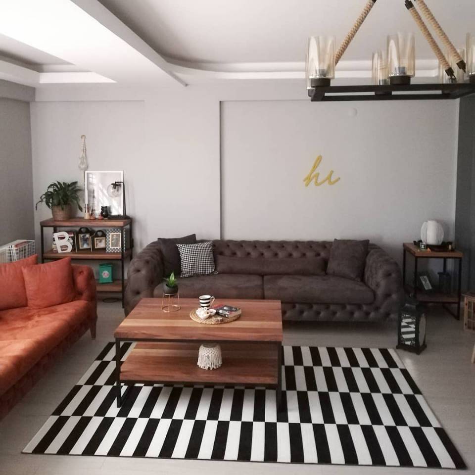 Yanık Turuncu ve Grinin Sıcak Enerjisi: Birsen Hanım'ın Şahane Dekoru