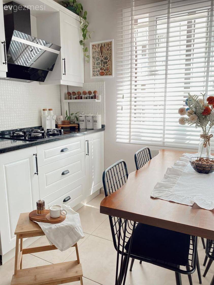 Bu Adana Evinde Mutfak Ferah Salon da Oldukça Sıcak!