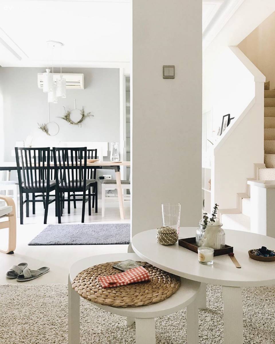 Nil Yeşili ve Beyaz Uyumu: Serin Esintiler Hissettiren Bir Dekor