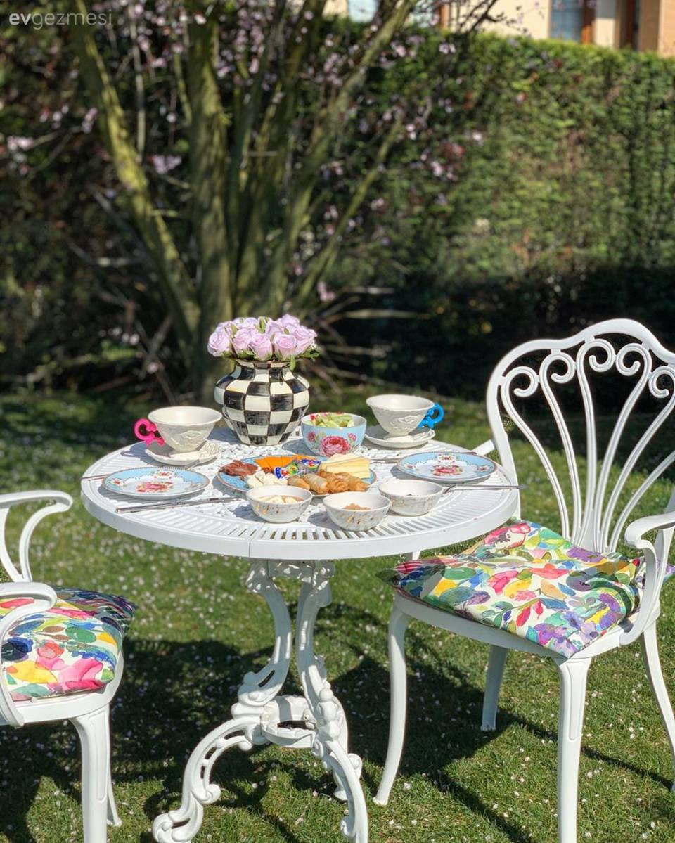 Müstakil Evdeki Huzurlu Yaşam Evin Dekorasyonuna Da Yansımış!