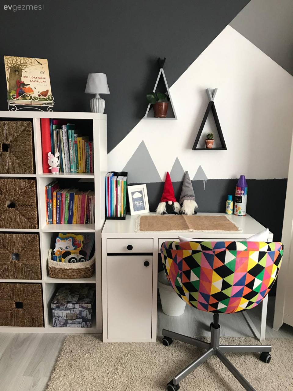 Hastane Odası Gibi Dekorlara İnat Bir İstanbul Evi!