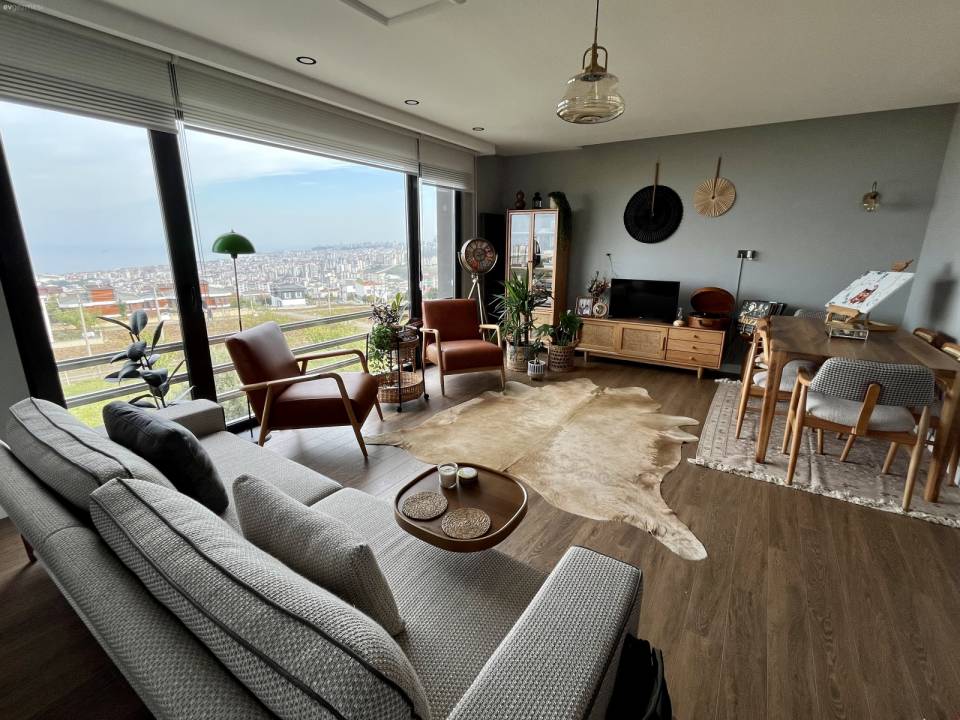 Tek Cephesi Tamamen Cam Olan Keyifli Samsun Evi! 