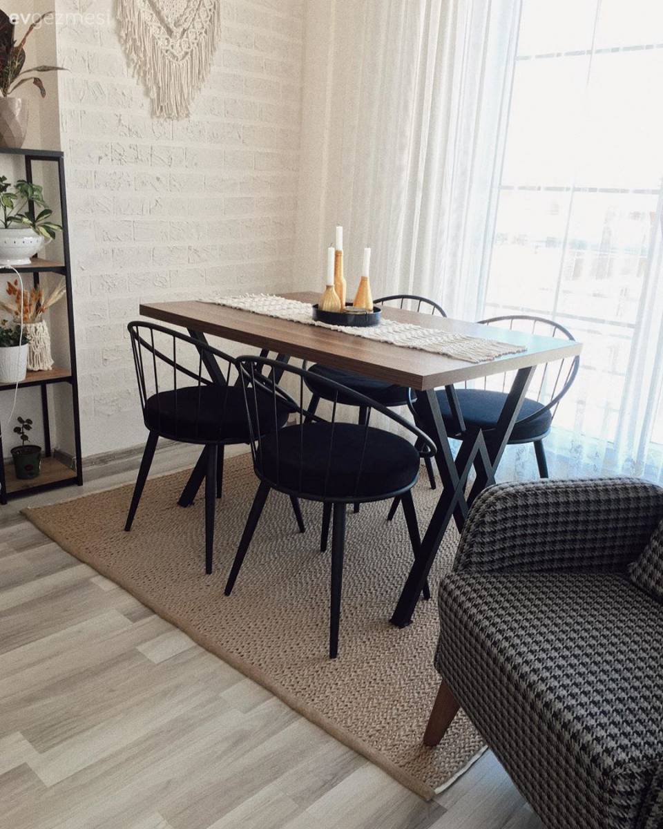 İki Katlı Bu Evin Bir Tarafı Rustik Diğer Tarafı Modern!