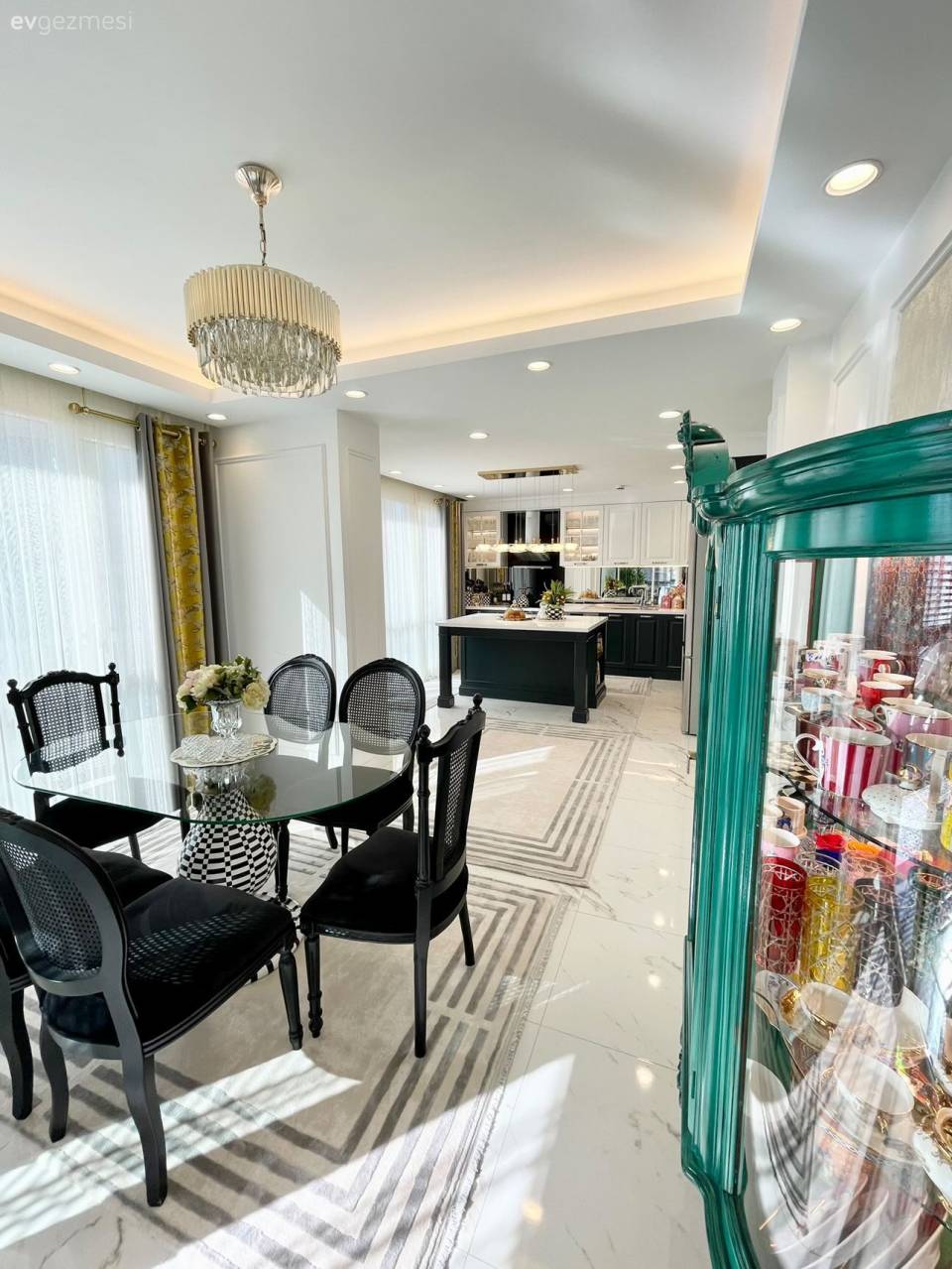 Bu İstanbul Mutfağında Modern Stil Antika Parçalarla Yorumlanmış!