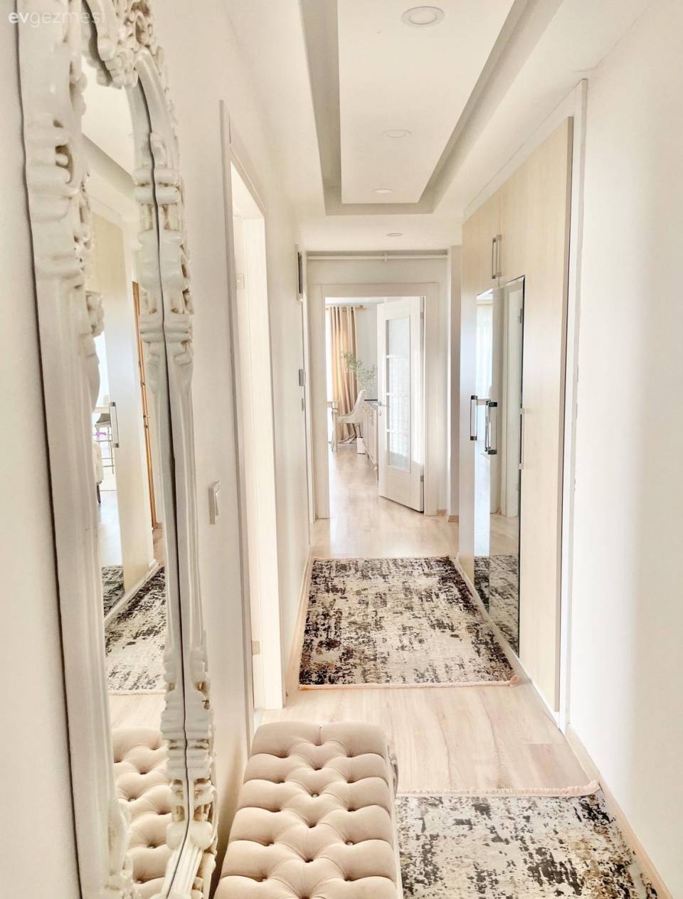 Modern Ruhlu Bu Evde Açık Renkler Birbirinden Kopmamış