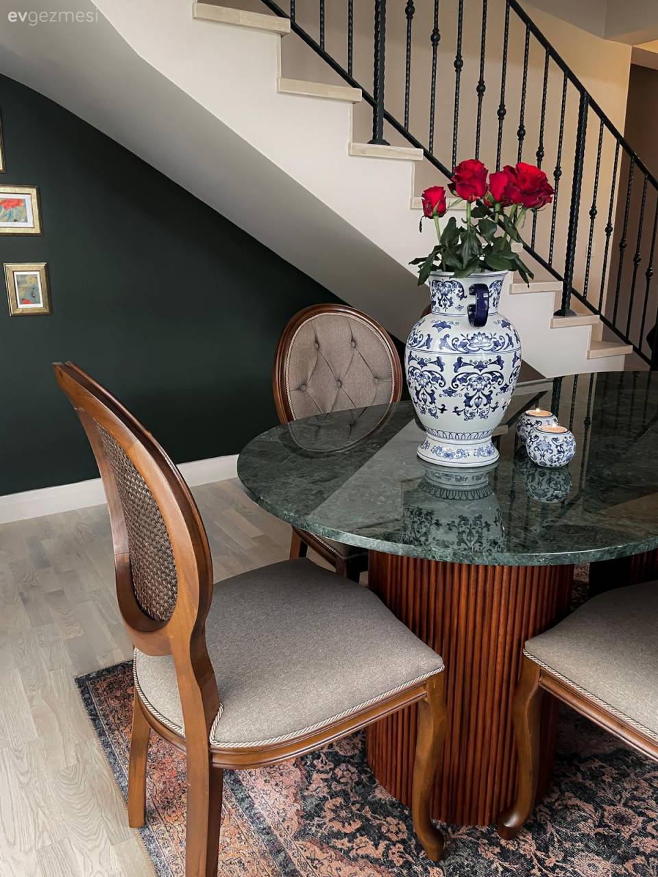 Bu İstanbul Evinde Tavanlar Kadar Enerji Seviyesi  De Çok Yüksek