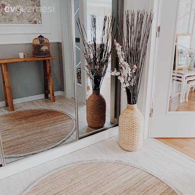 Beyaz ve Ahşap Uyumu Bu İstanbul Evinin Her Köşesinde Yankılanmış