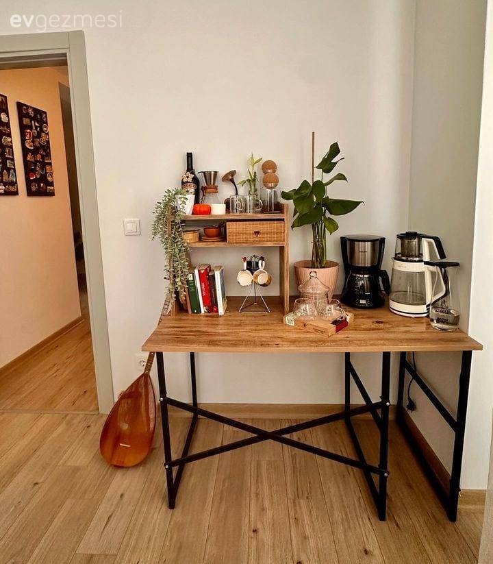 Bu İki Katlı Ev Hem Ofis Hem de Sıcacık Bir Yuva