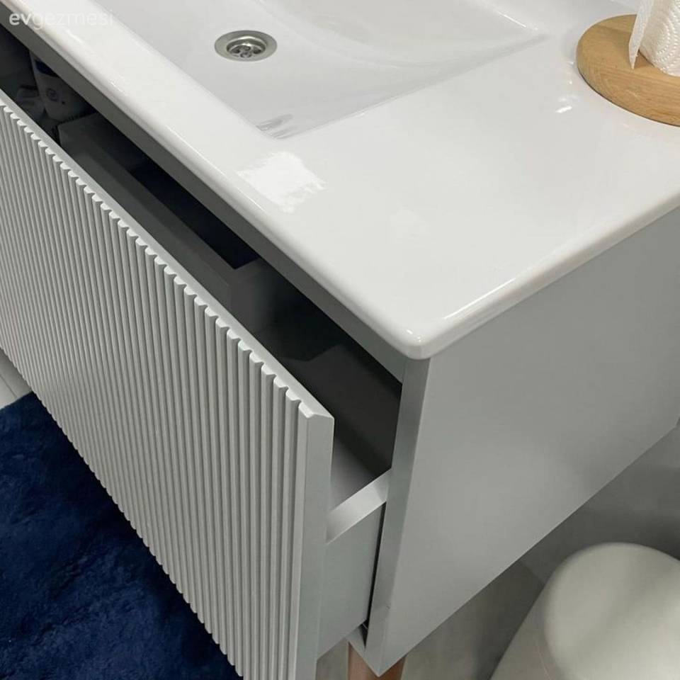 İki Banyosuyla Karşımıza Çıkan Bu Ev Dikkat Çekmede Başarılı