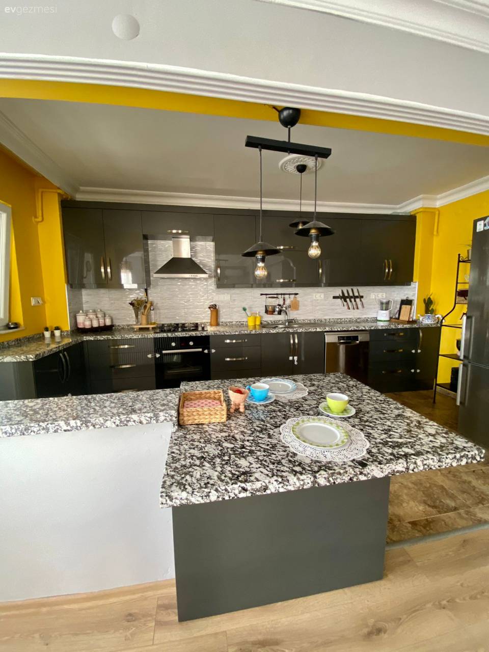 Modern Stile Rustik Detayları Katan Bu İzmir Evi Alabildiğine Doğal