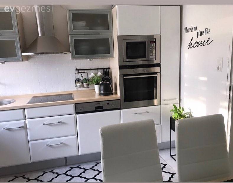 Ev Gezmesi: Ruhu Işıldayan Modern Çehreli Bir Dekor