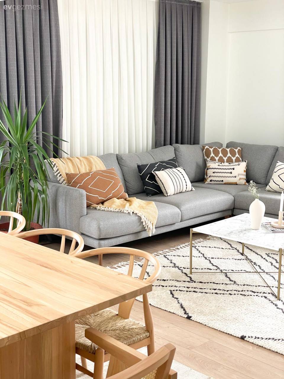 Sade Görünen Bu İzmir Evinde Sürpriz Çıkışlar Var