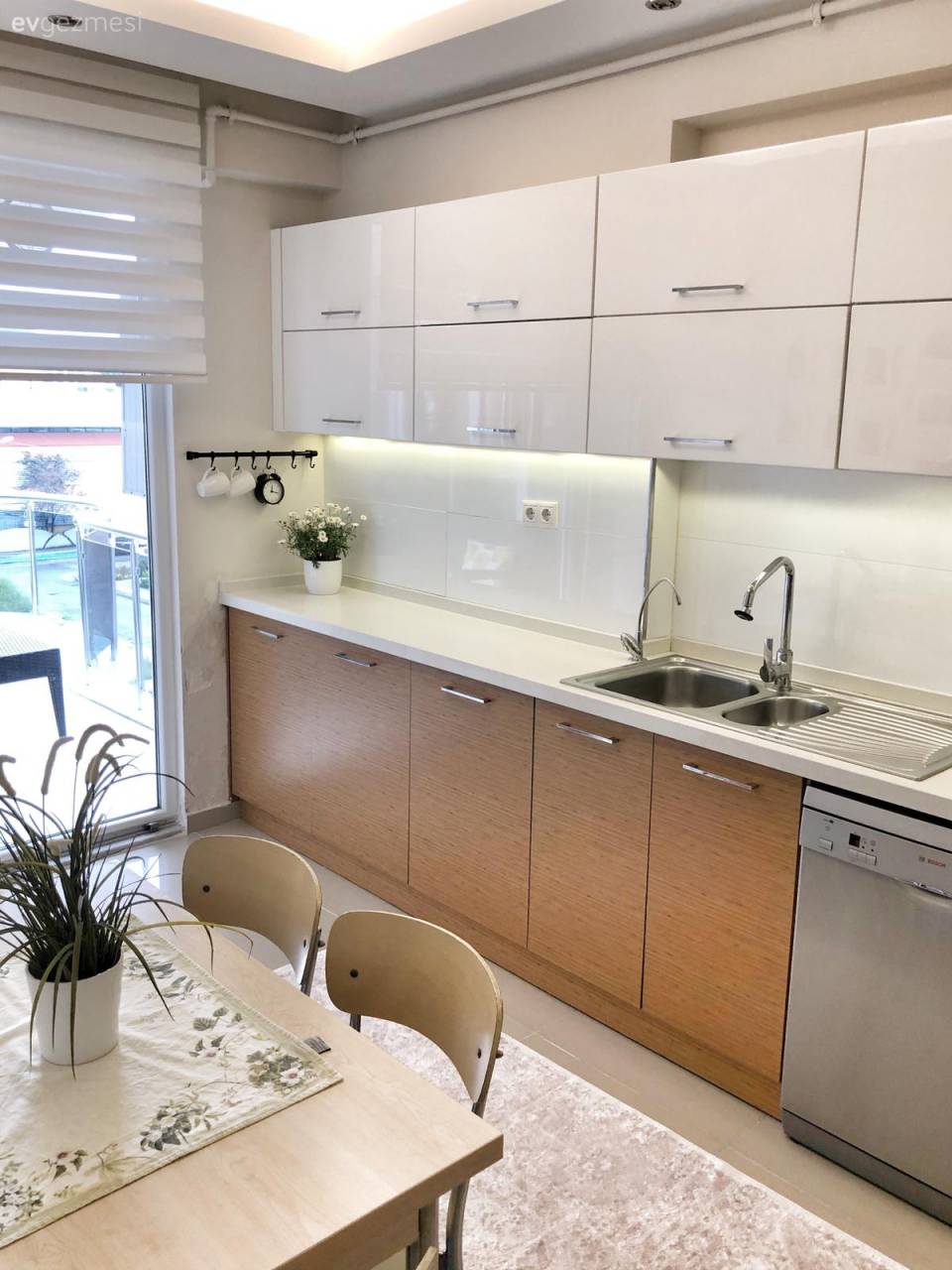 Ev Gezmesi: Nötr Renklerin Ferahlığına Sıcaklığı Da İliştiren Bir Dekor