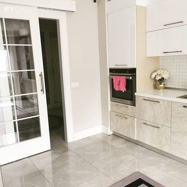 Açık Renkleri Seven Bu Ev Modern Tasarımları da Unutmamış!