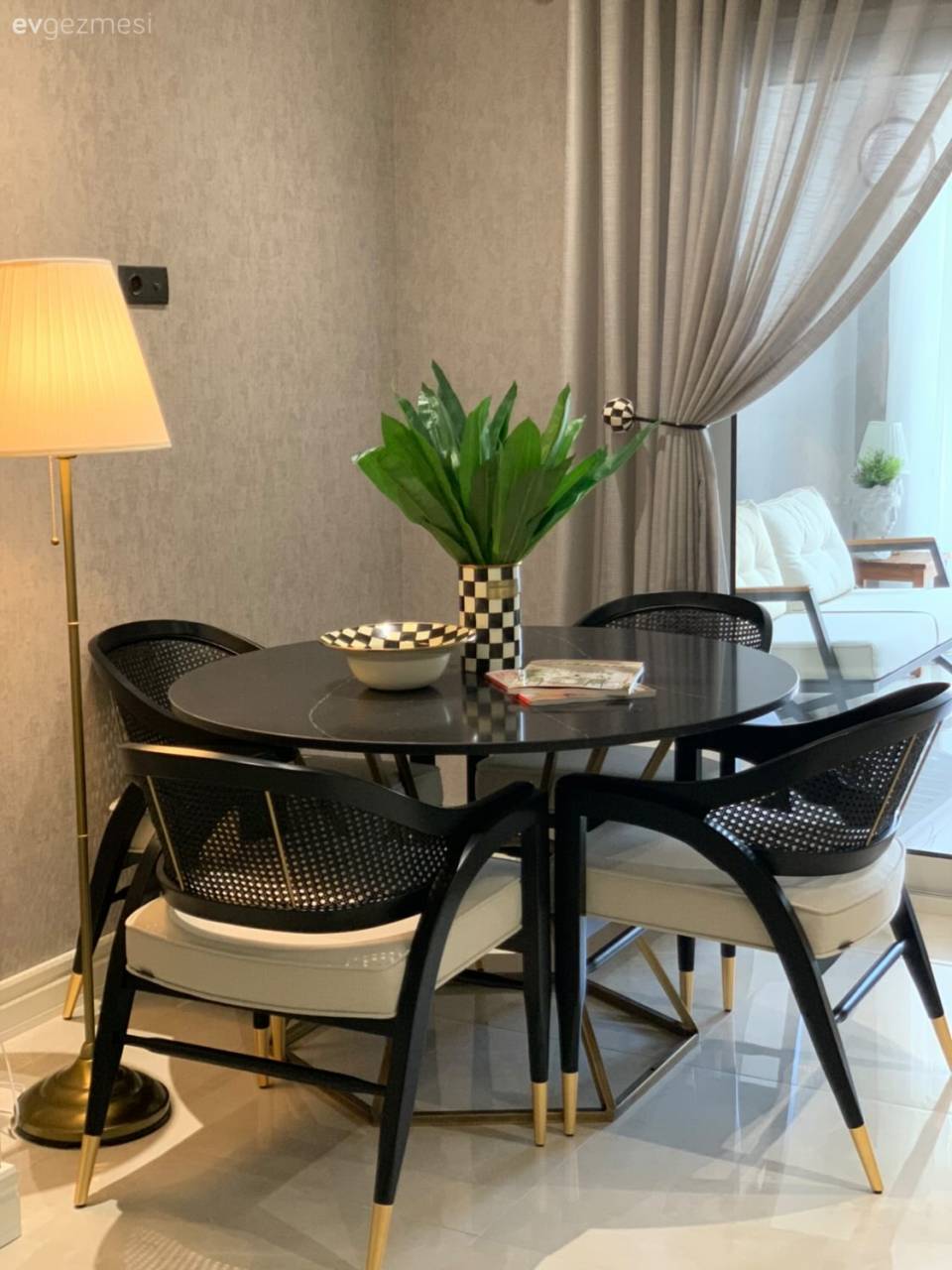 Bu Balıkesir Evinin Karamsarlığa Tahammülü Yok!