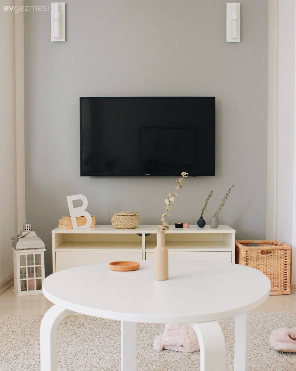 Nil Yeşili ve Beyaz Uyumu: Serin Esintiler Hissettiren Bir Dekor