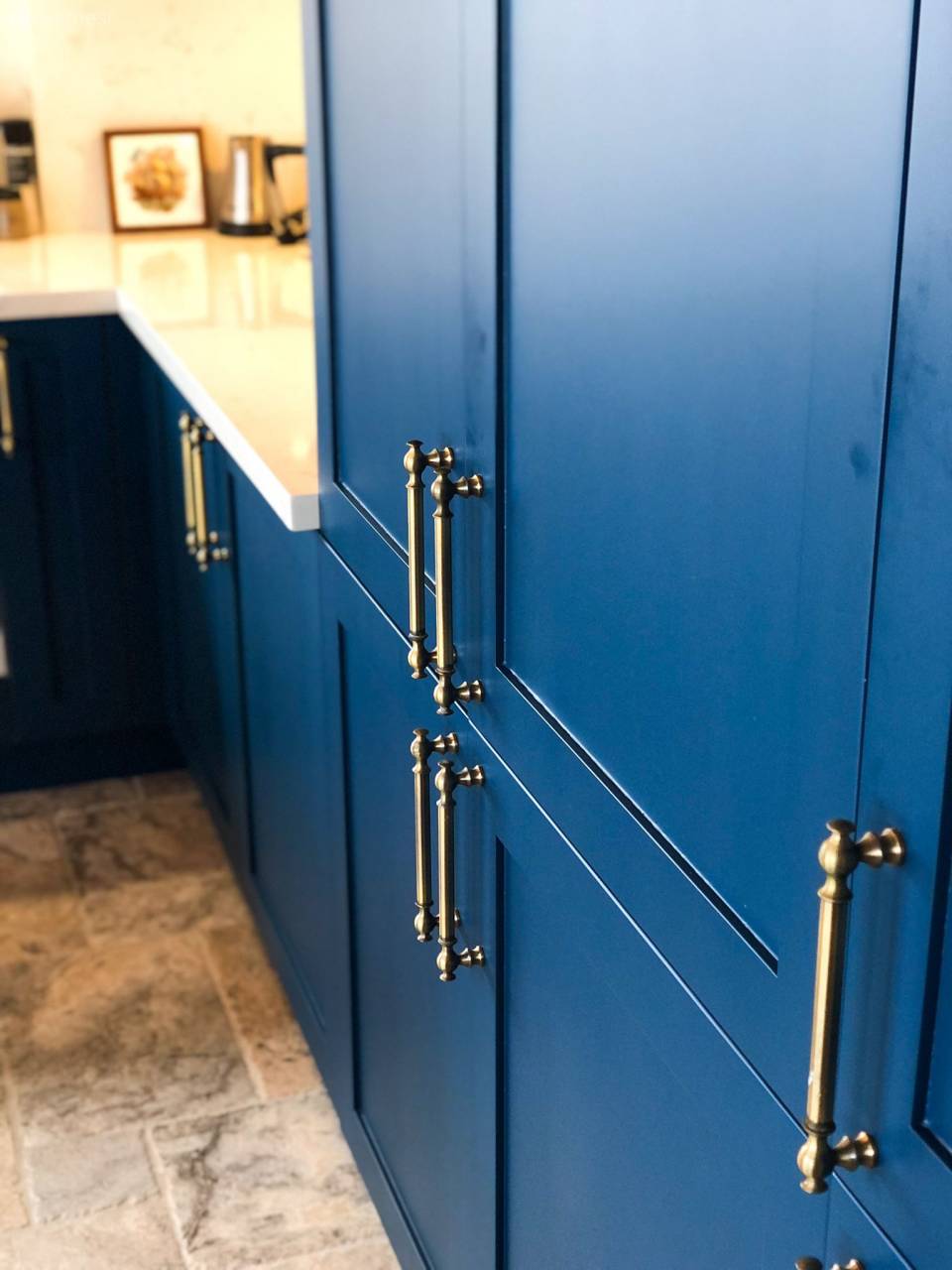 Beyaz Mutfaklardan Sıkılanlar İçin Denize Bakan Mavi Bir Mutfak