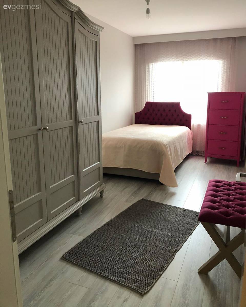 Bu Evin Her Odasında En Az Bir Tane Baskın Renk Var!