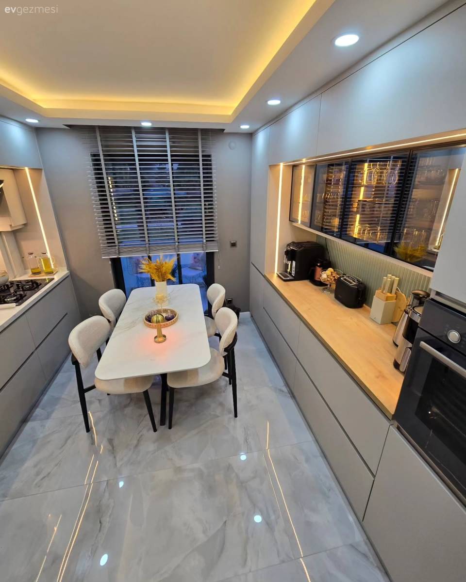 Koridor Tipi Bu Modern Mutfağın Cazibe Noktası Cam Kapaklar