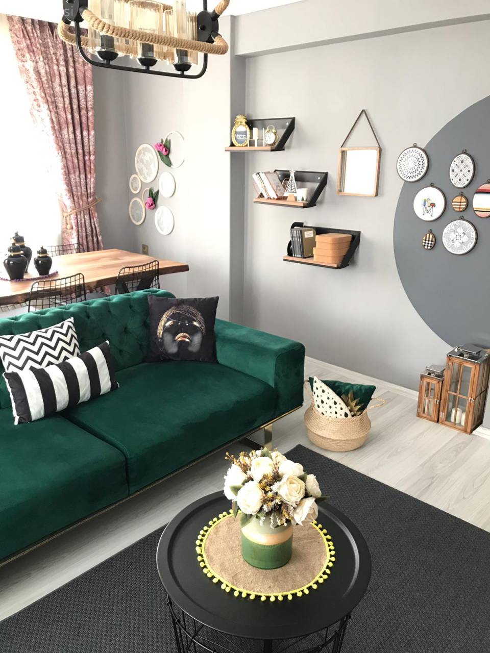 Hastane Odası Gibi Dekorlara İnat Bir İstanbul Evi!